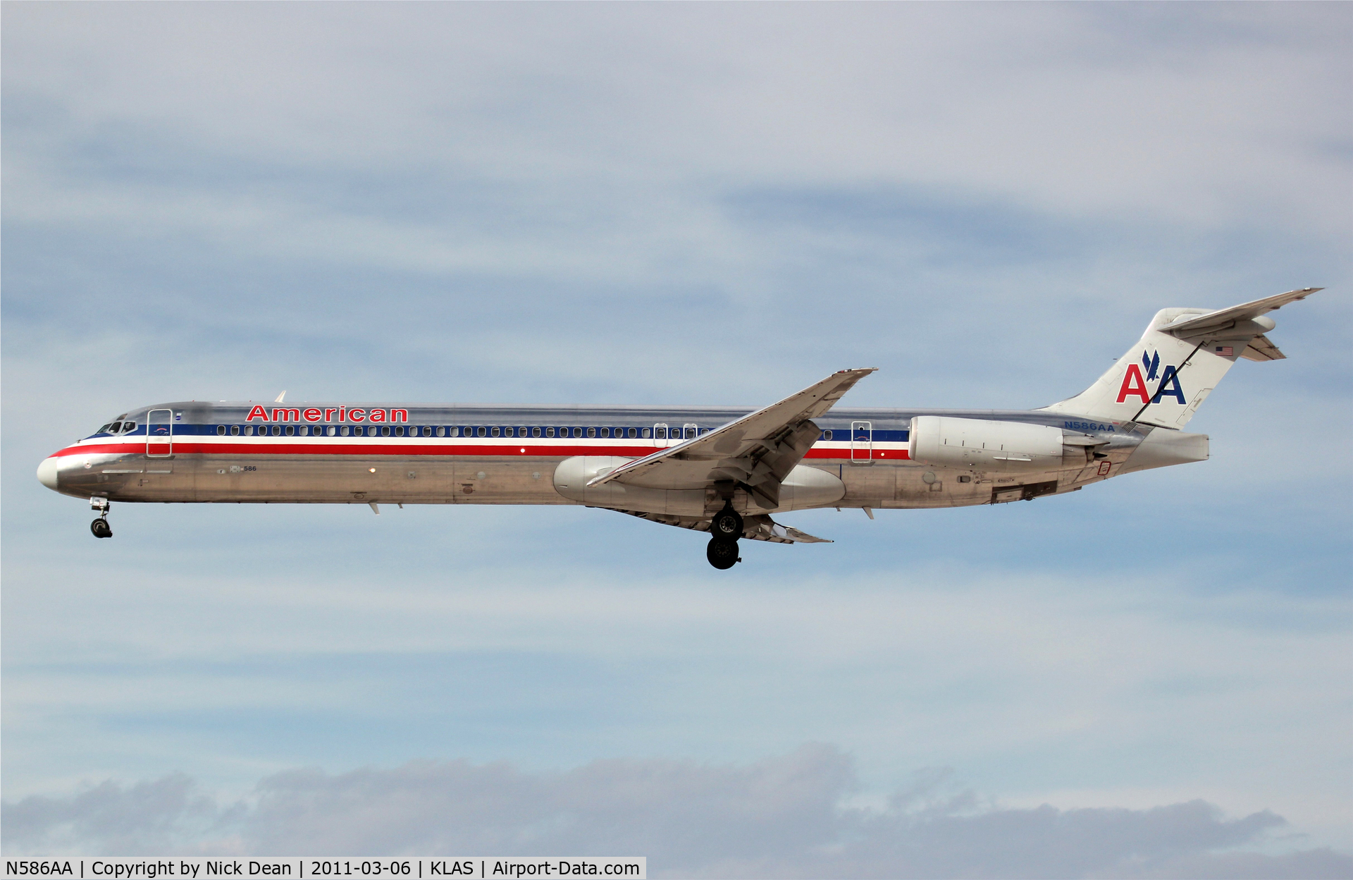 N586AA, 1991 McDonnell Douglas MD-82 (DC-9-82) C/N 53249, KLAS