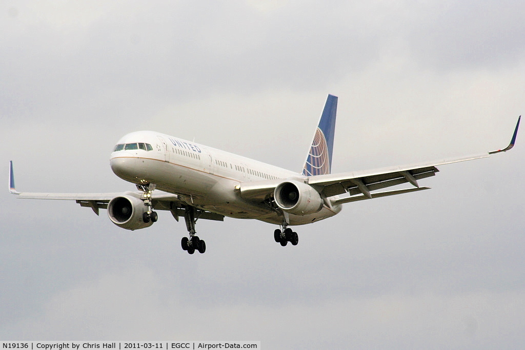 N19136, 1999 Boeing 757-224 C/N 29285, United Airlines