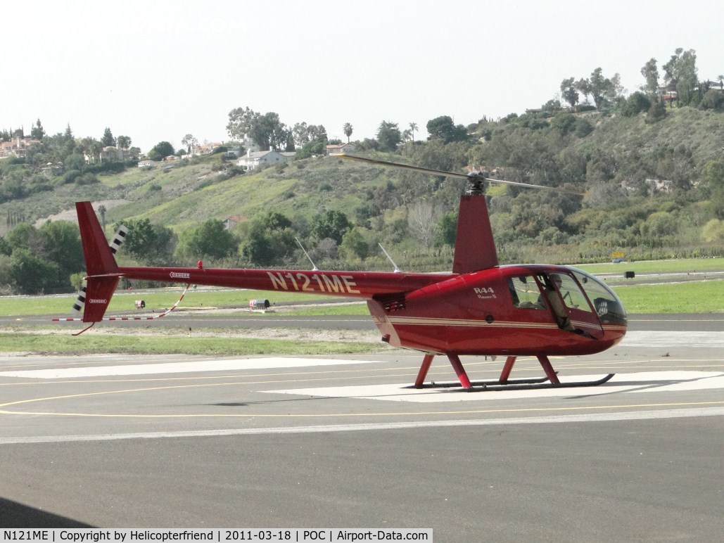 N121ME, 2007 Robinson R44 II C/N 11797, Preflight and waiting for passengers prior to departing