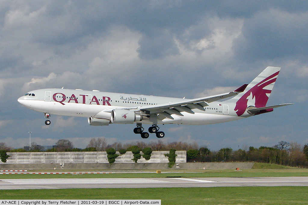 A7-ACE, 2004 Airbus A330-203 C/N 571, Qatar Airways Airbus A330-203, c/n: 571 landing at Manchester