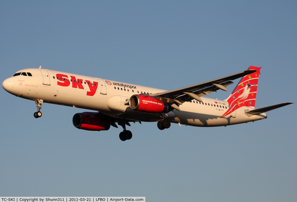 TC-SKI, 1998 Airbus A321-231 C/N 0811, Landing rwy 32R