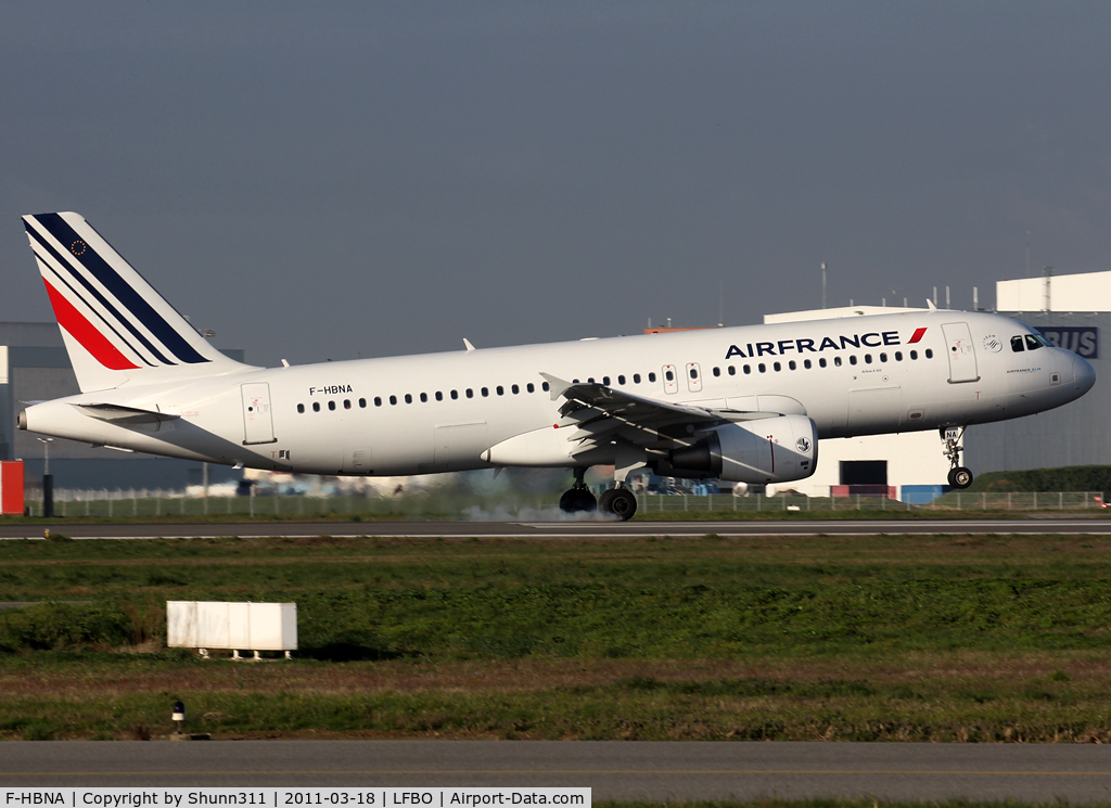 F-HBNA, 2010 Airbus A320-214 C/N 4335, Landing rwy 32R