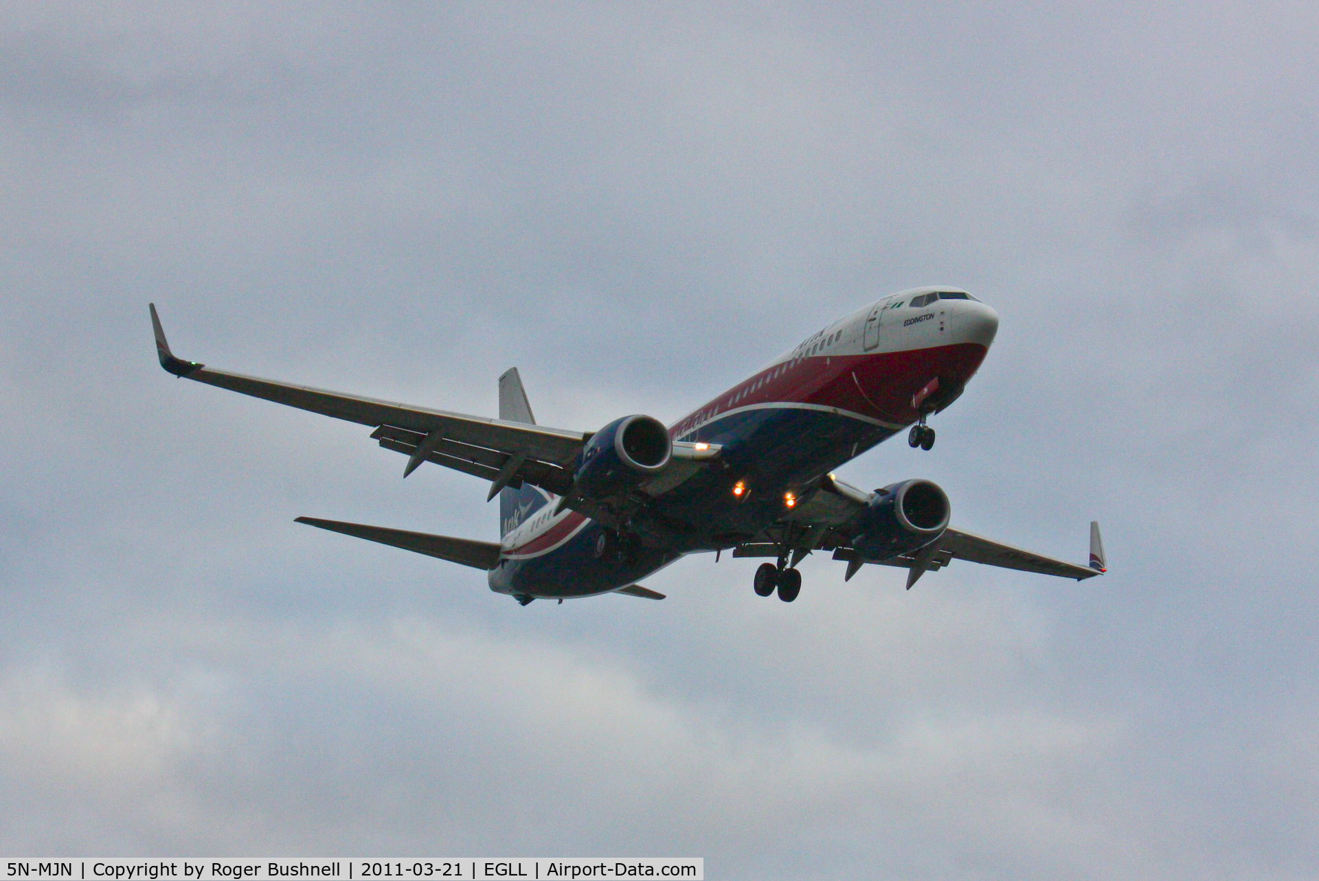 5N-MJN, 2009 Boeing 737-86N C/N 35638, Landing at heathrow