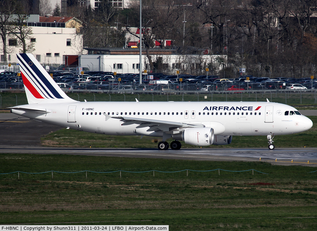 F-HBNC, 2010 Airbus A320-214 C/N 4601, Lining up rwy 14L for departure...