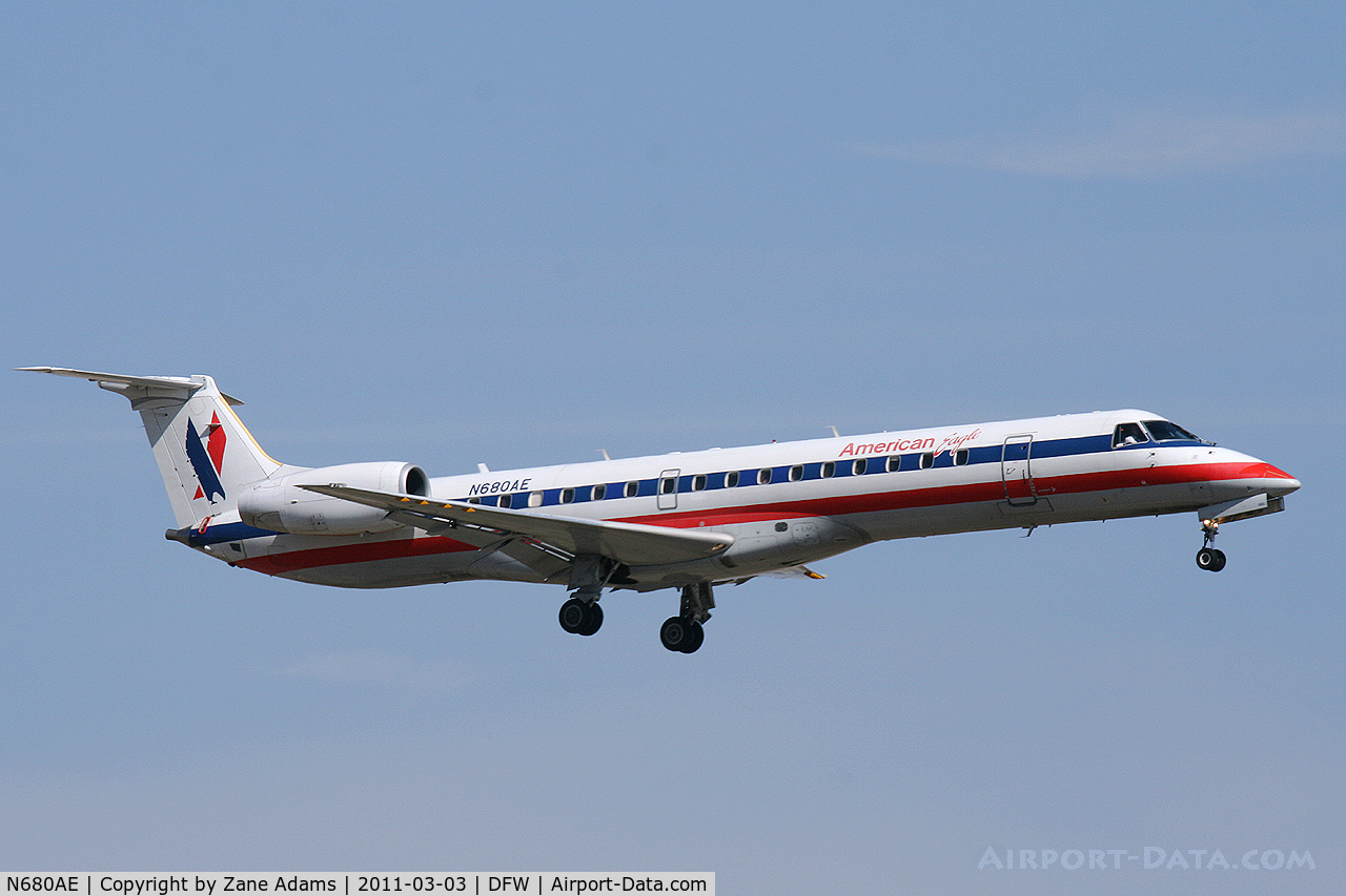 N680AE, 2004 Embraer ERJ-145LR (EMB-145LR) C/N 14500820, American Eagle at DFW Airport