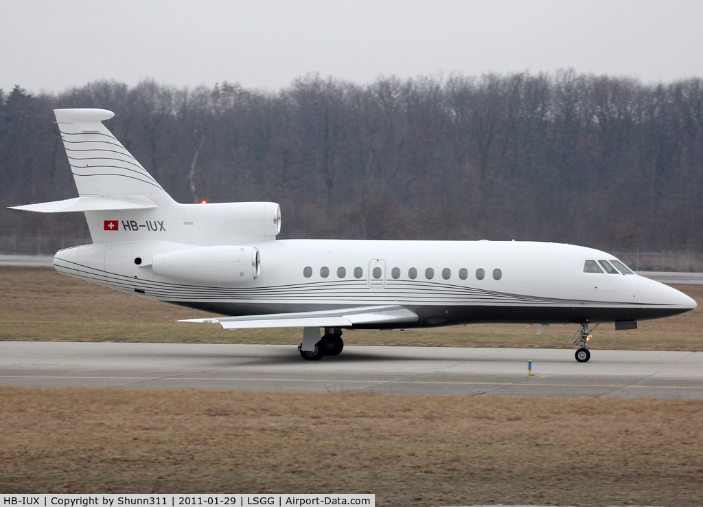 HB-IUX, 1999 Dassault Falcon 900EX C/N 54, Taxiing holding point rwy 23 for departure...