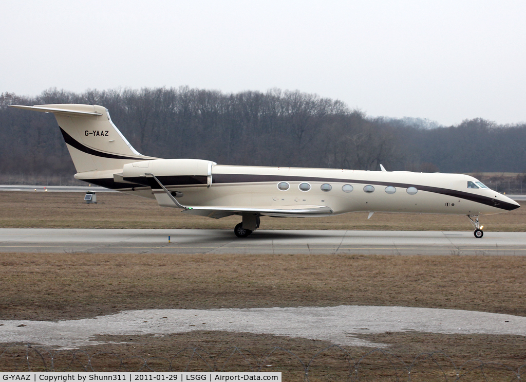 G-YAAZ, 2008 Gulfstream Aerospace GV-SP (G550) C/N 5189, Taxiing holding point rwy 23 for departure...