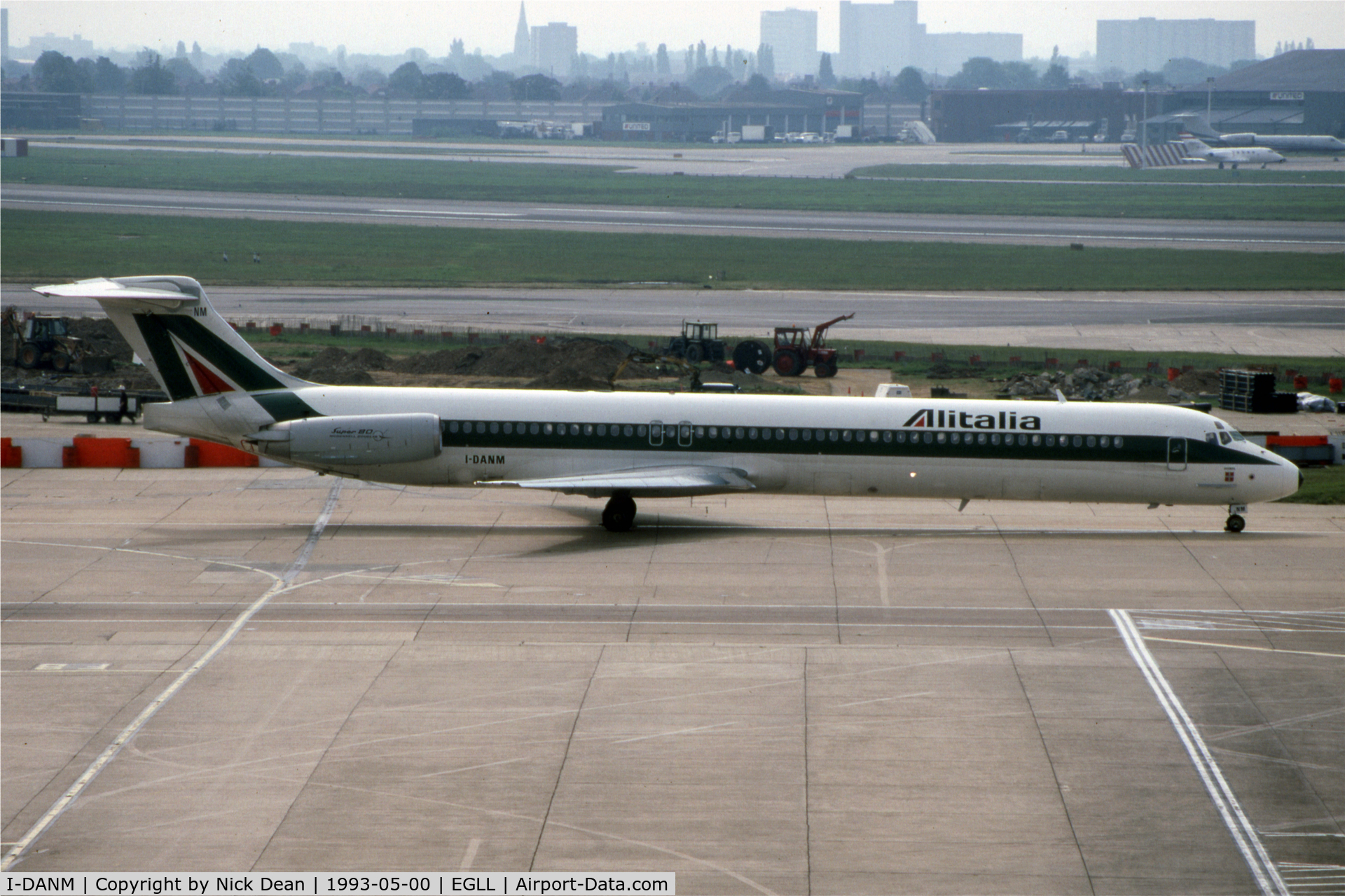 I-DANM, 1992 McDonnell Douglas MD-82 (DC-9-82) C/N 53179, EGLL