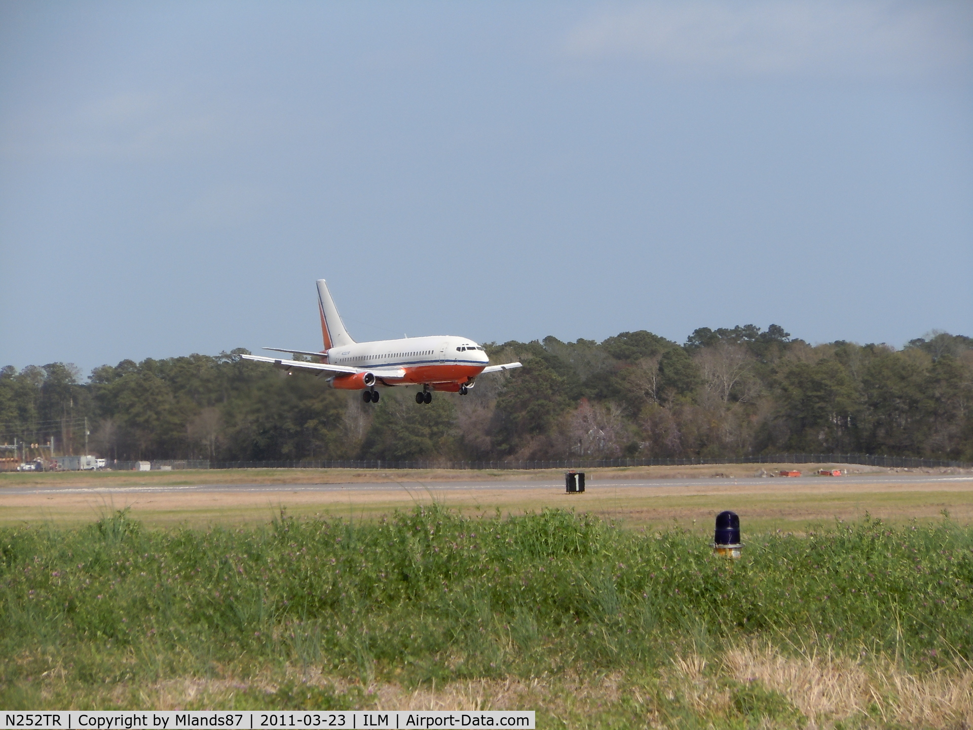 N252TR, 1983 Boeing 737-228 C/N 23001, Final Rwy. 24 Pace Airlines (formally HOOTERS AIR)