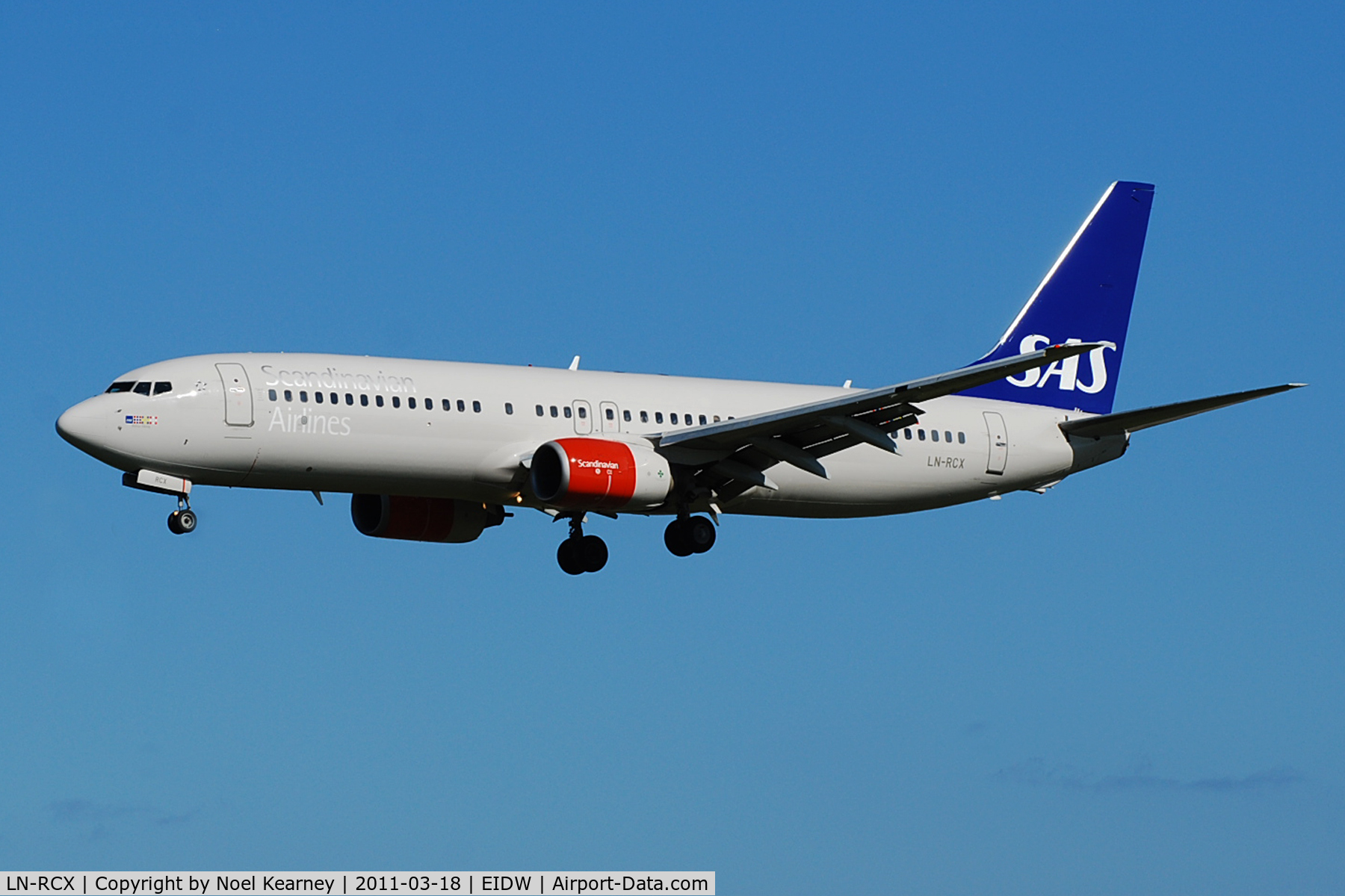 LN-RCX, 2000 Boeing 737-883 C/N 30196, Landing Rwy 28 at EIDW
