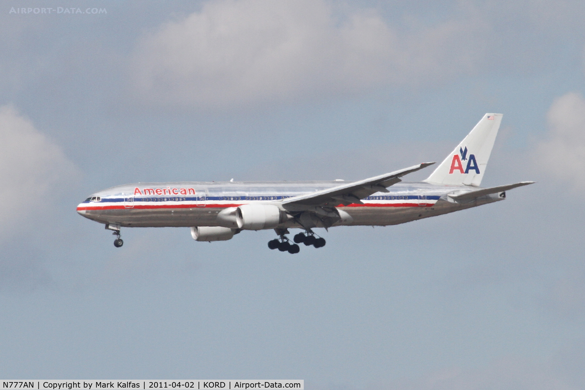 N777AN, 1999 Boeing 777-223 C/N 29585, American Airlines Boeing 777-223, AAL47 arriving from EGLL, on approach RWY 27L KORD.