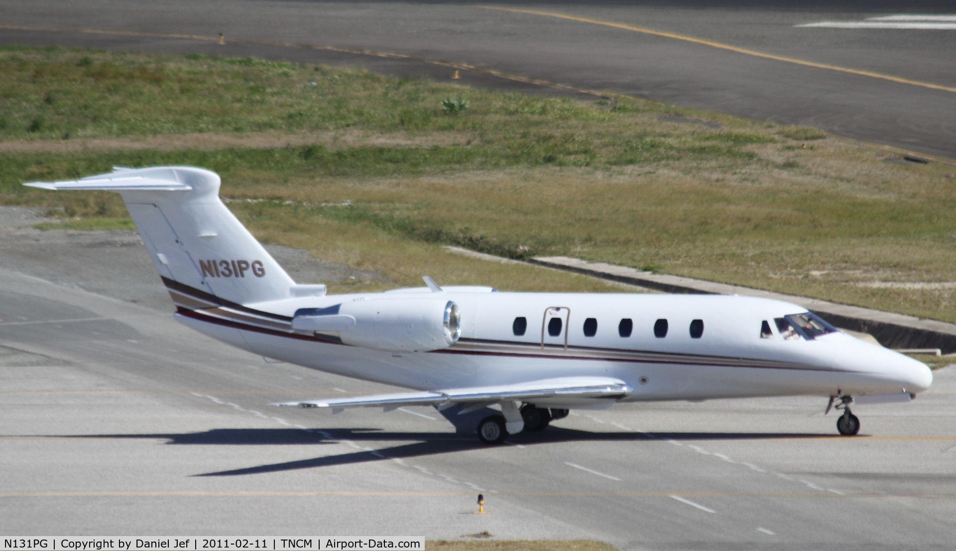 N131PG, 1986 Cessna 650 Citation III C/N 650-0126, N131PG taxing to parking at TNCM