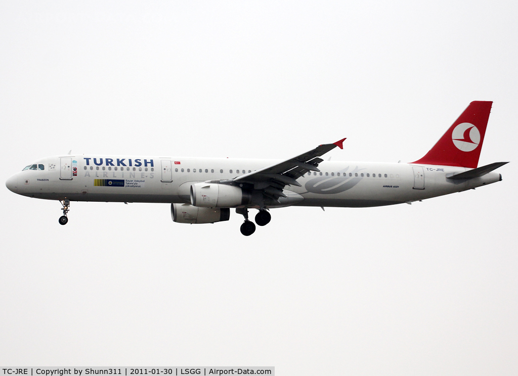 TC-JRE, 2007 Airbus A321-231 C/N 3126, Landing rwy 05 still with additional patch on left side only...