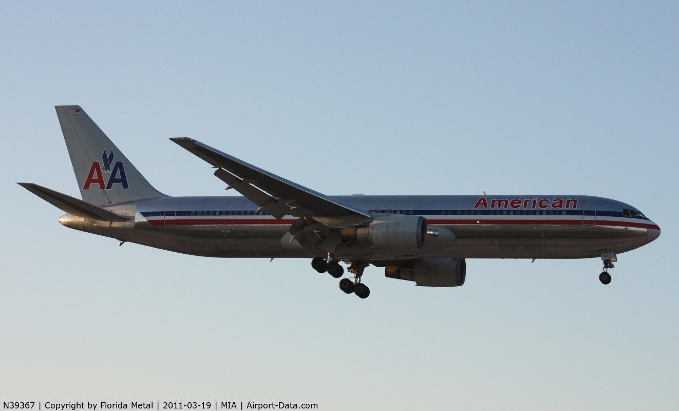 N39367, 1991 Boeing 767-323 C/N 25194, American 767-300