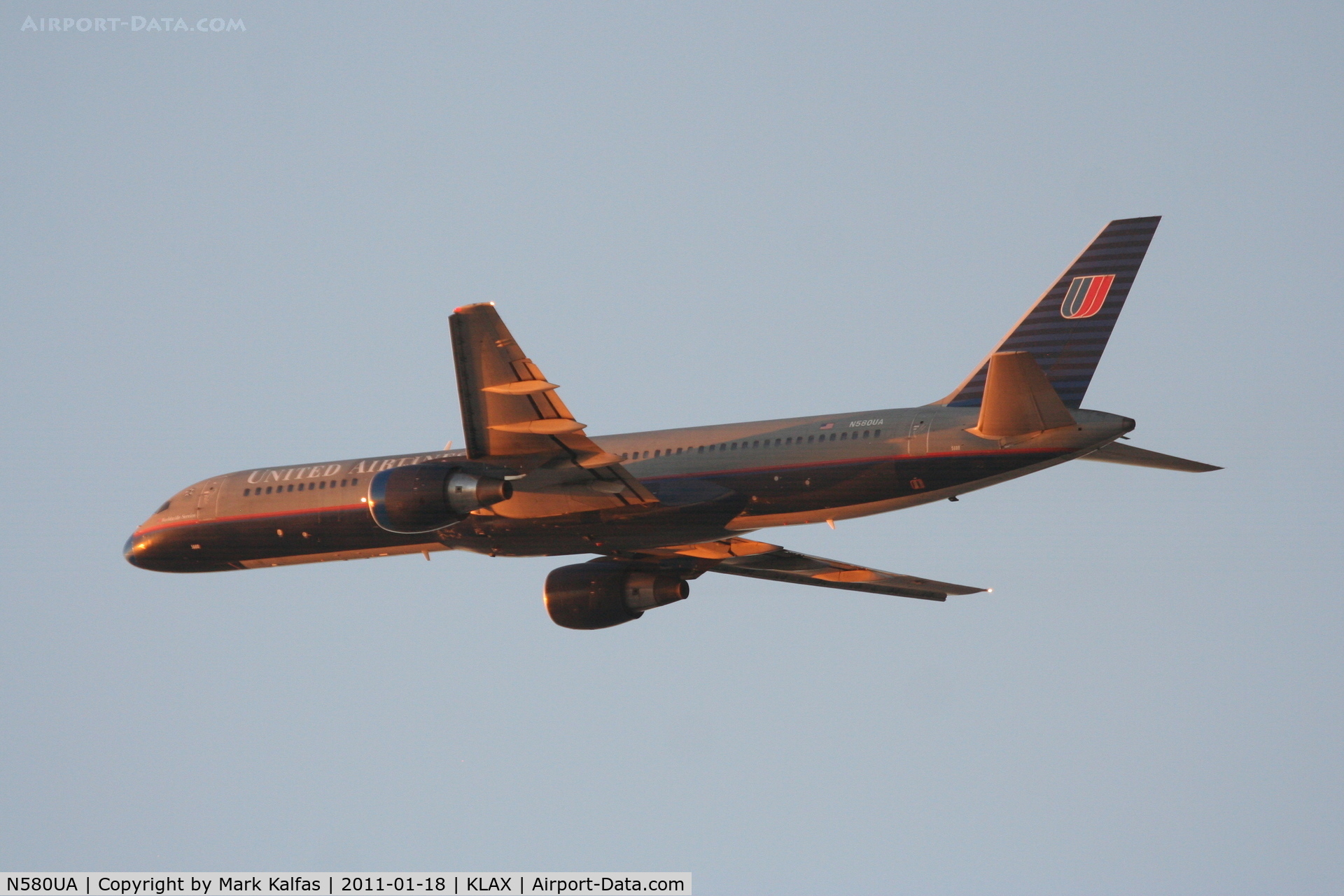 N580UA, 1993 Boeing 757-222 C/N 26698, United Airlines Boeing 757-222, UAL170 departing RWY 25R KLAX, enroute to KSFO.