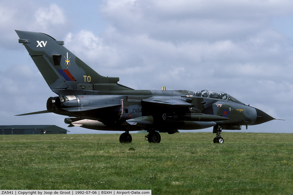 ZA541, 1981 Panavia Tornado GR.4 C/N 048/BT014/3025, Very short lived tail markings of 15(R) Sq/TWCU