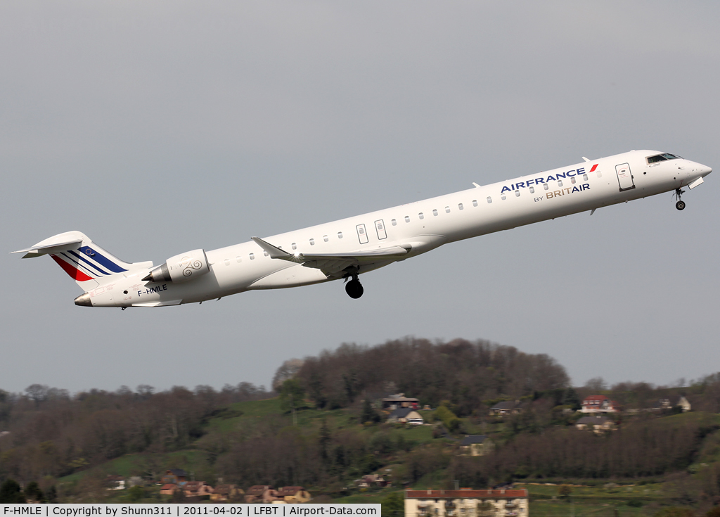 F-HMLE, 2010 Bombardier CRJ-1000EL NG (CL-600-2E25) C/N 19009, Taking off rwy 02