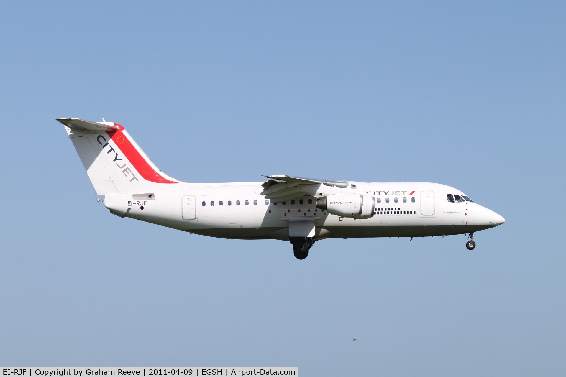 EI-RJF, 1998 British Aerospace Avro 146-RJ85A C/N E2337, About to land.