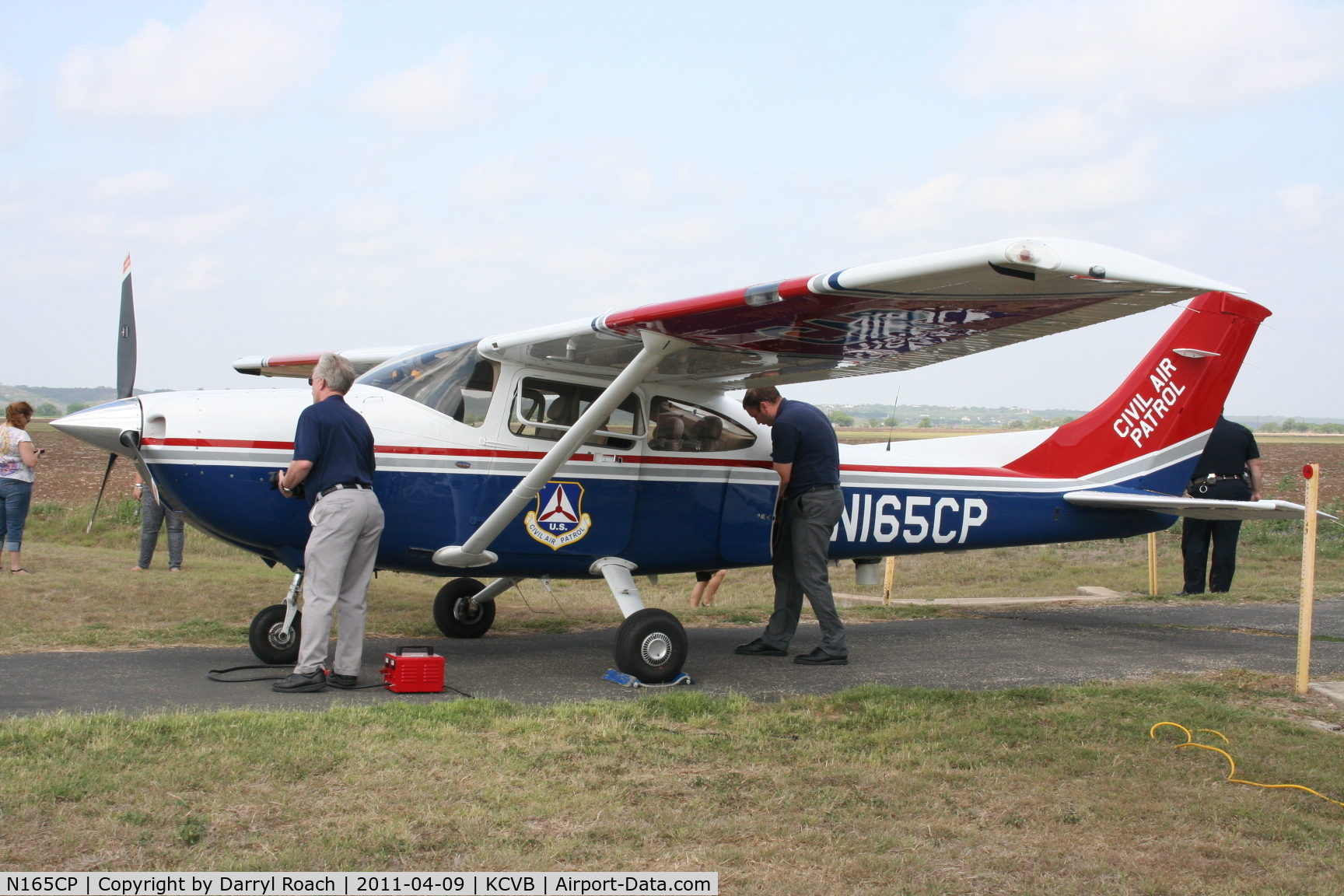 N165CP, 2006 Cessna 182T Skylane C/N 18281865, CAP plugs in the APU to demonstrate its Garmin G1000 cockpit.