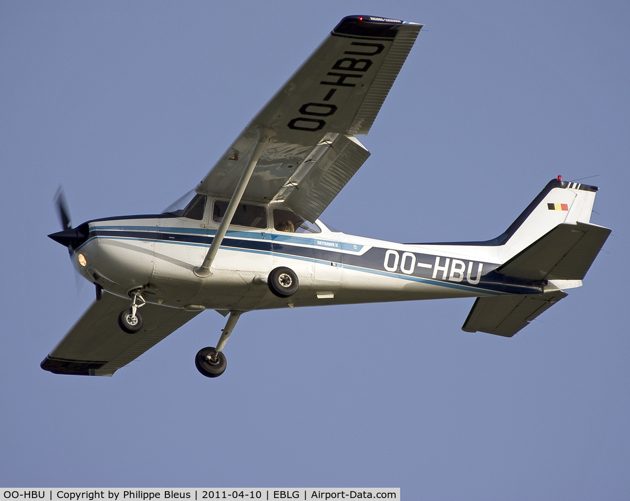OO-HBU, Cessna CF172N Skyhawk C/N 17201916, Short final rwy 05R.