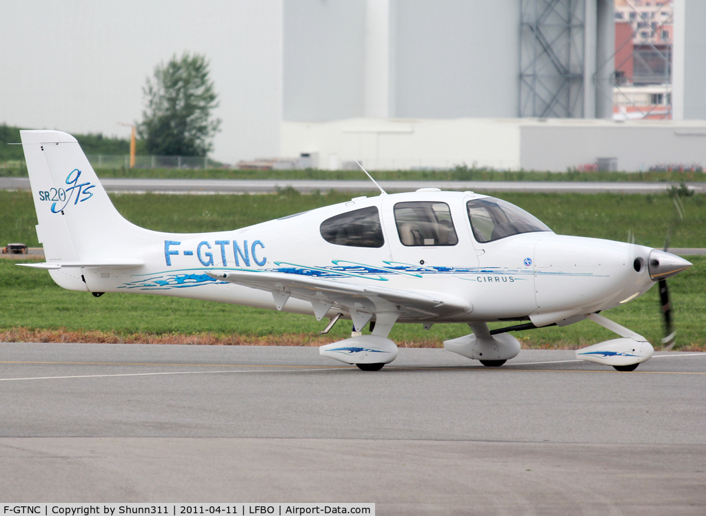F-GTNC, 2006 Cirrus SR22 GTS C/N 1701, Taxiing to the General Aviation area...