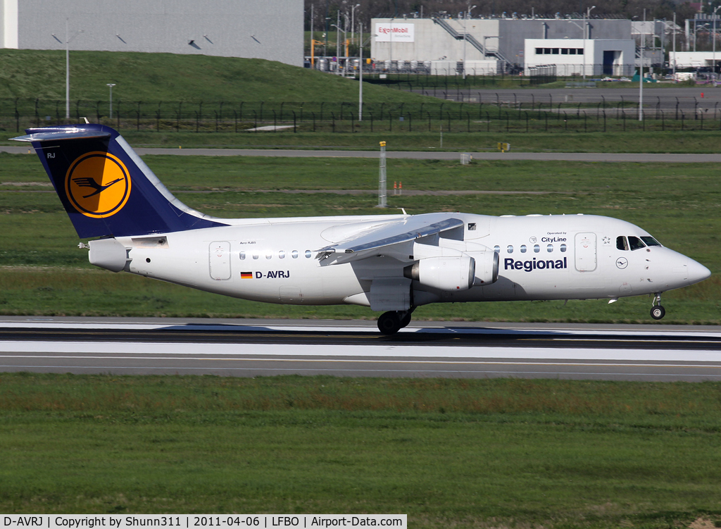 D-AVRJ, 1996 British Aerospace Avro 146-RJ85 C/N E.2277, Landing rwy 14R