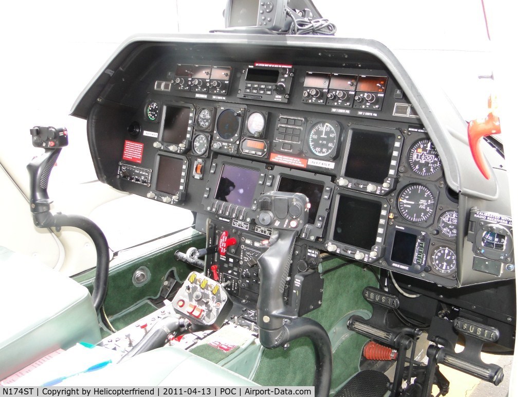 N174ST, 2001 Agusta A-109E Power C/N 11115, Cockpit area