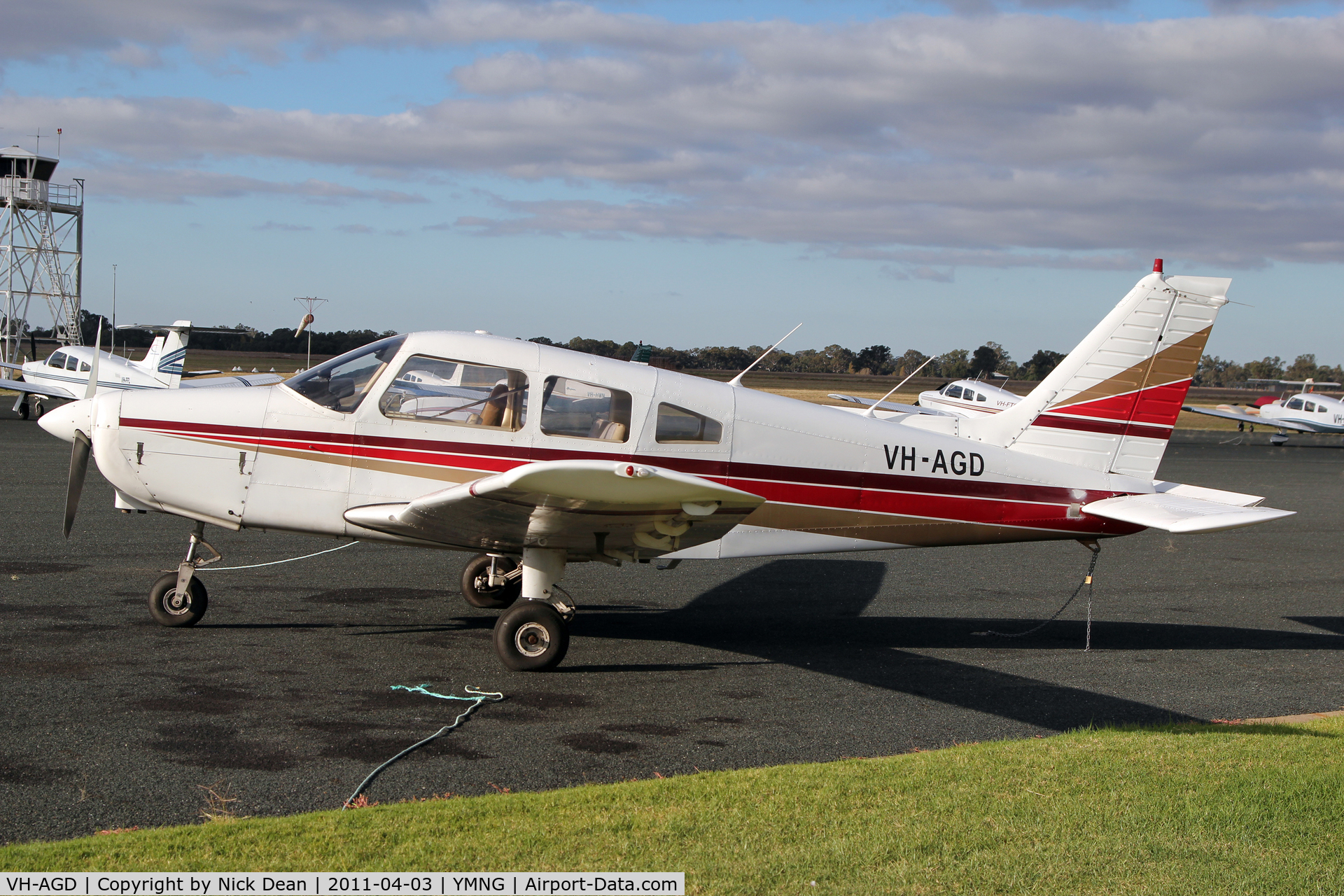 VH-AGD, 1975 Piper PA-28-151 Warrior C/N 28-7515173, YMNG.