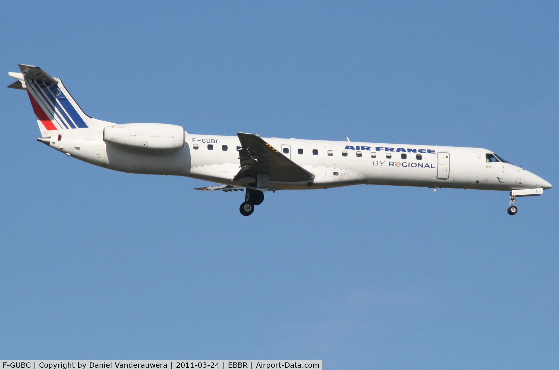 F-GUBC, 2002 Embraer ERJ-145LR (EMB-145LR) C/N 145556, Flight AF5402 is descending to RWY 02