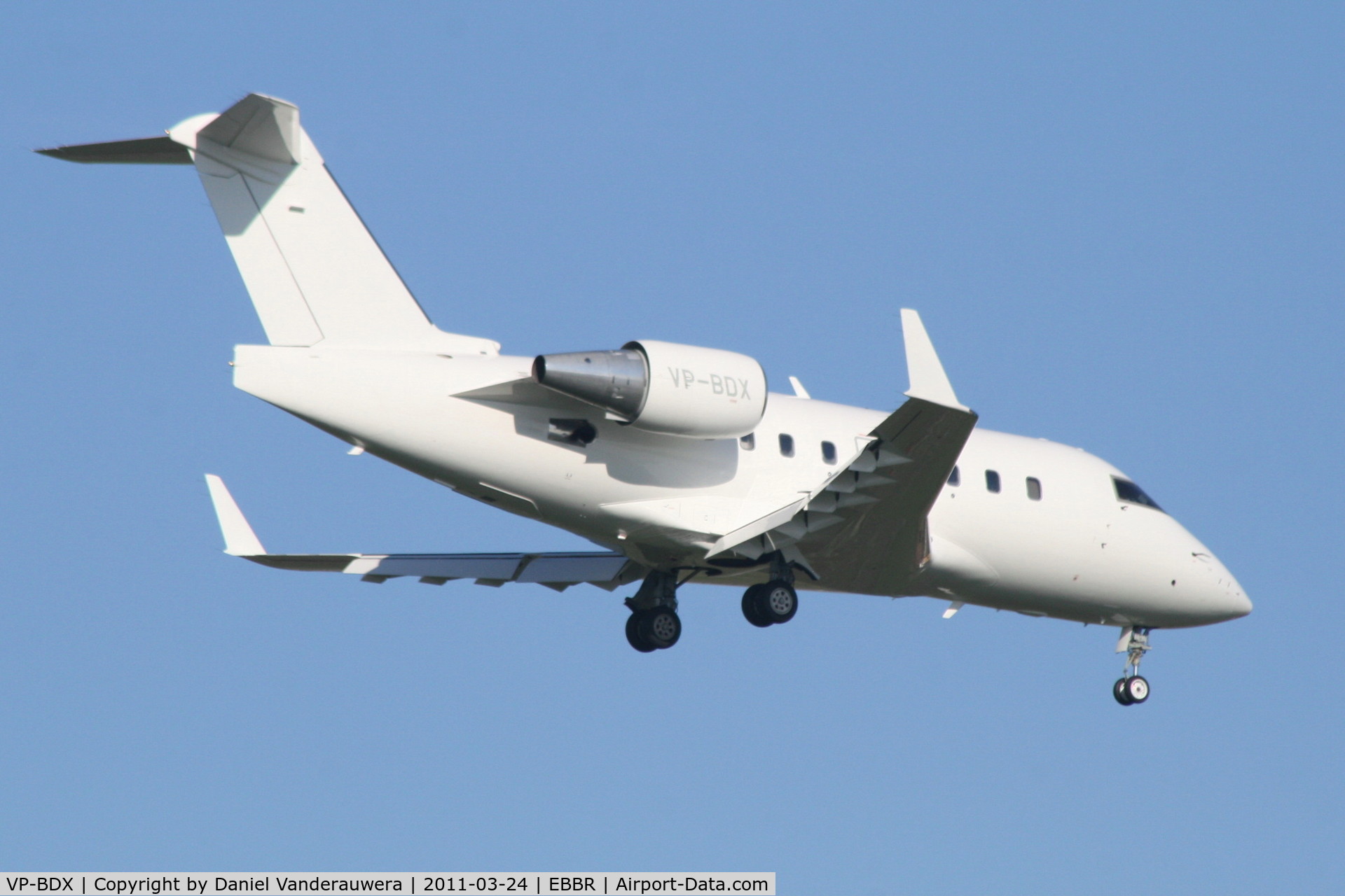 VP-BDX, 1999 Bombardier Challenger 604 (CL-600-2B16) C/N 5402, Several deconds before landing on RWY 02