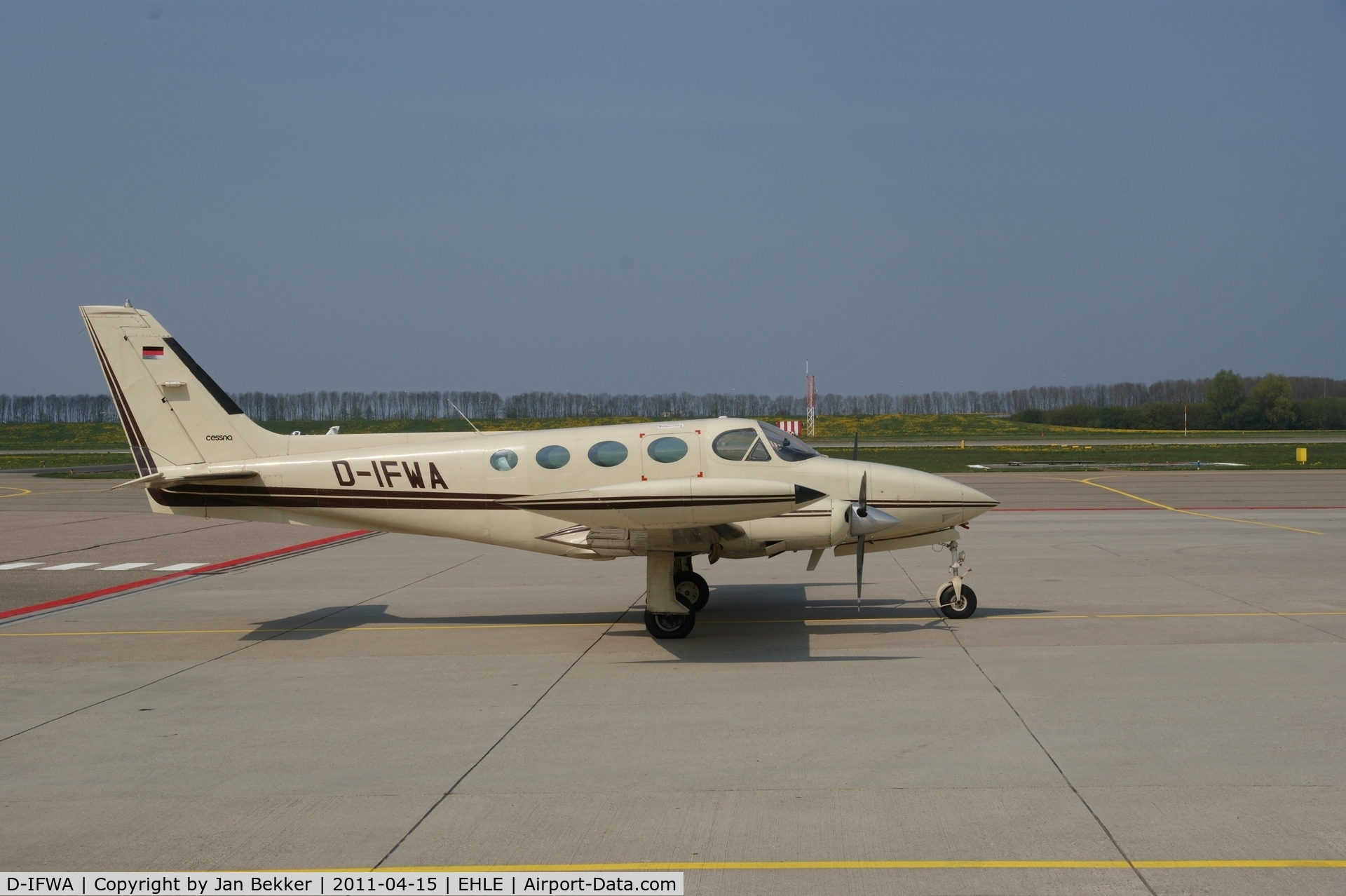 D-IFWA, 1976 Cessna 340A C/N 340A-0094, Platform Lelystad