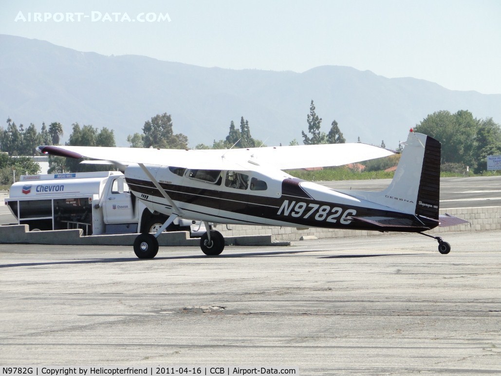 N9782G, 1972 Cessna 180H Skywagon C/N 18052282, Taxiing to runway 24 for take off