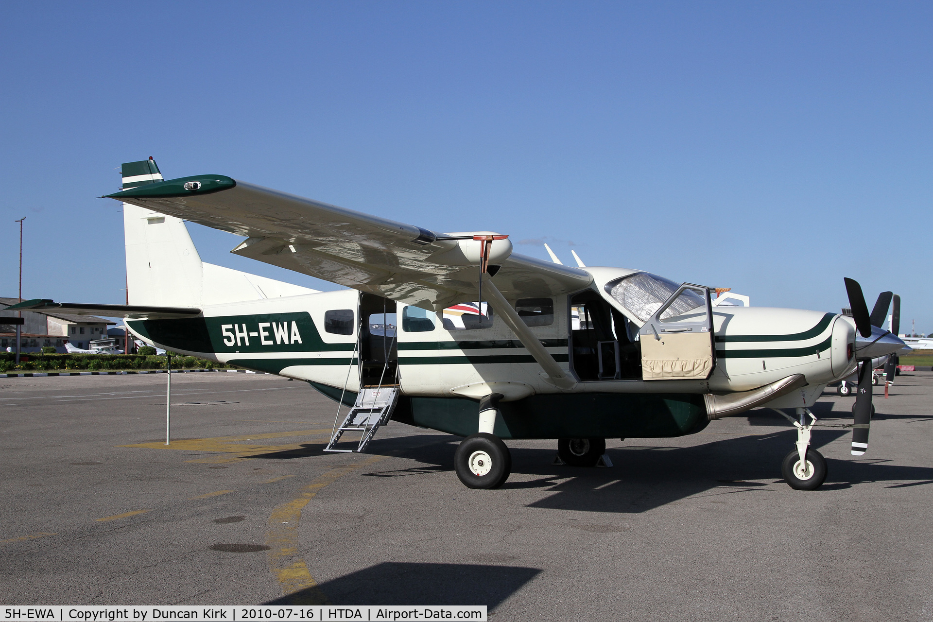 5H-EWA, 1986 Cessna 208B Caravan I C/N 208B0109, Ready for business
