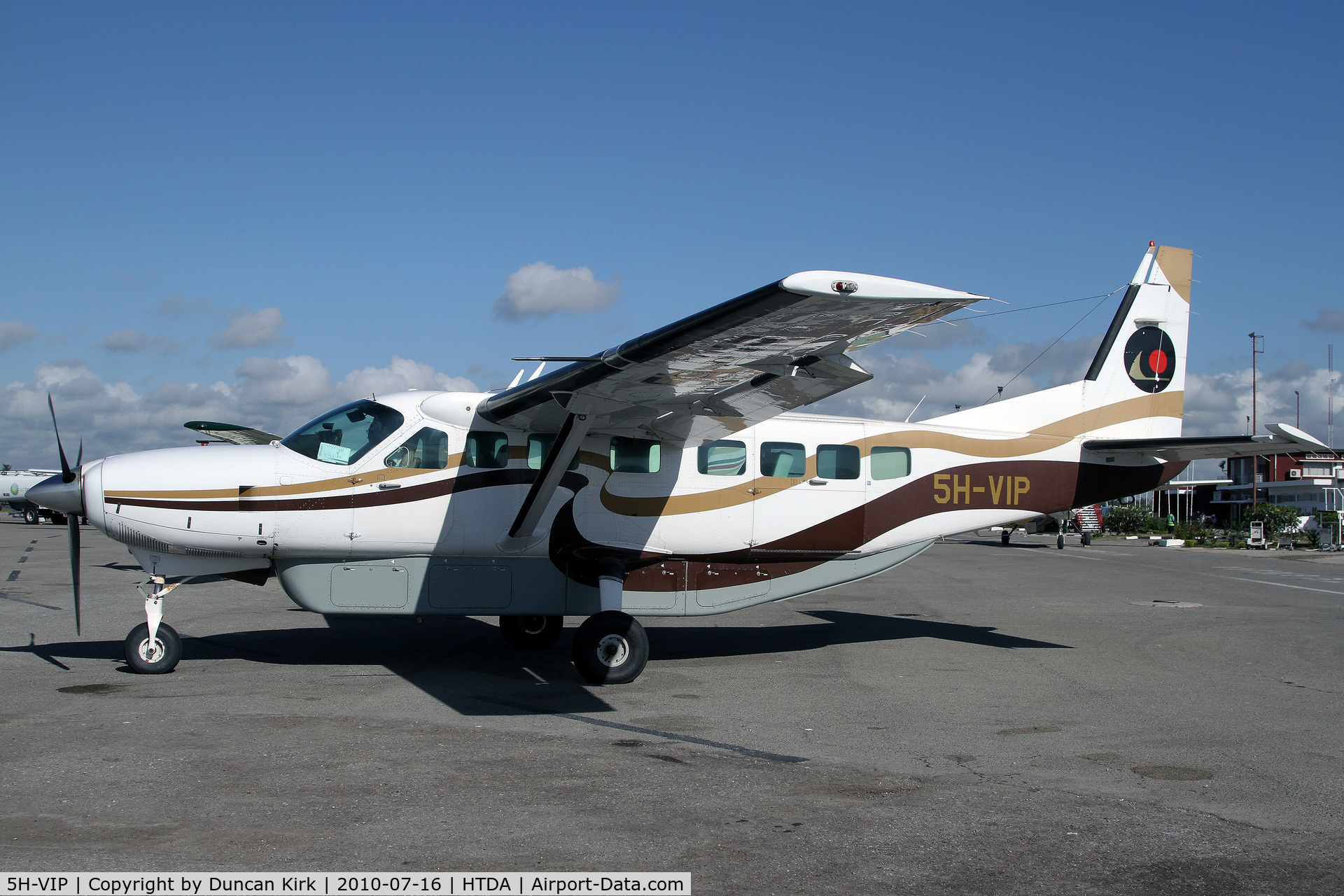 5H-VIP, 1998 Cessna 208B Grand Caravan C/N 208B-0714, Sleek looking