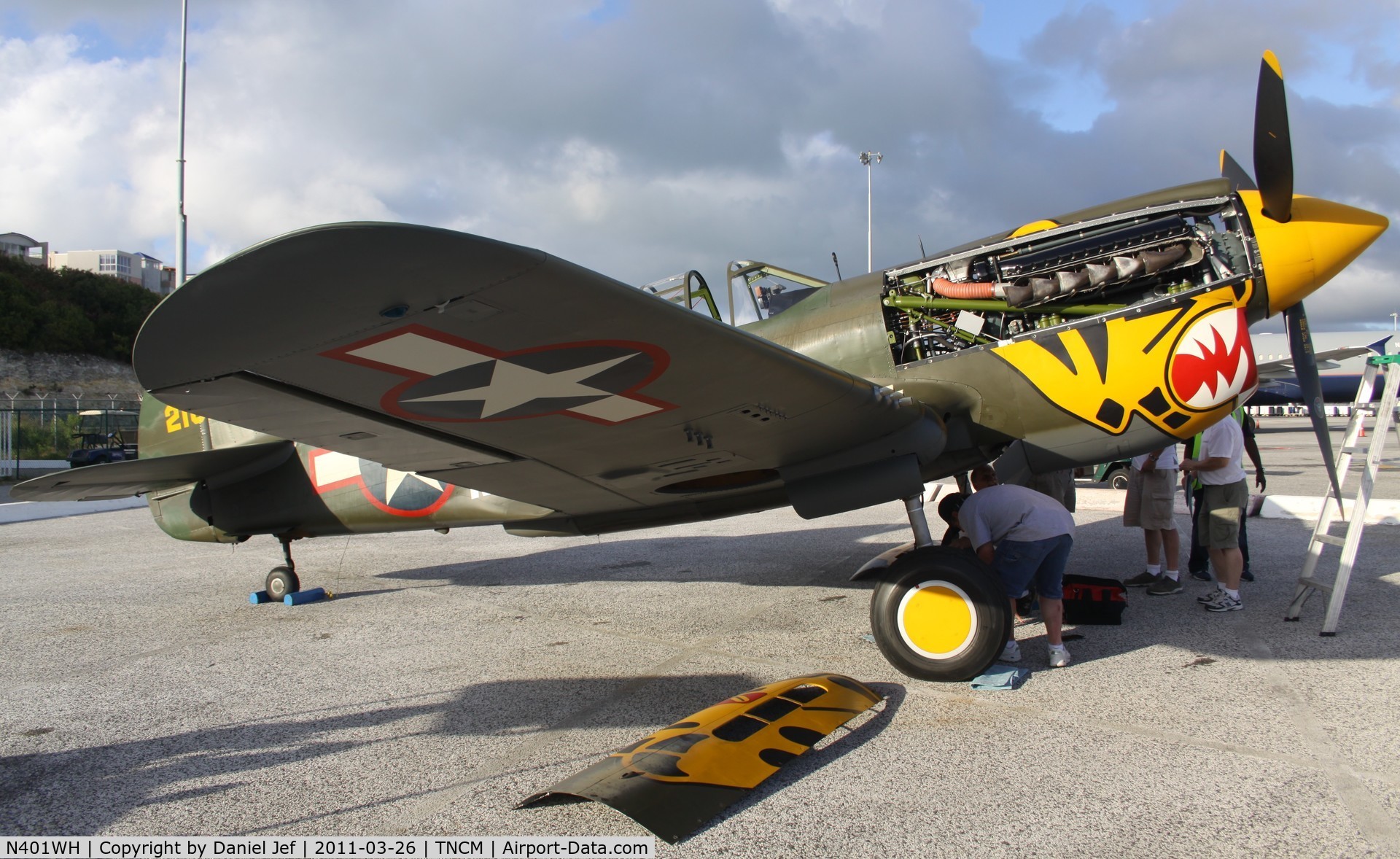 N401WH, 1942 Curtiss P-40K Warhawk C/N 42-10256, N401WH on the ground at TNCM