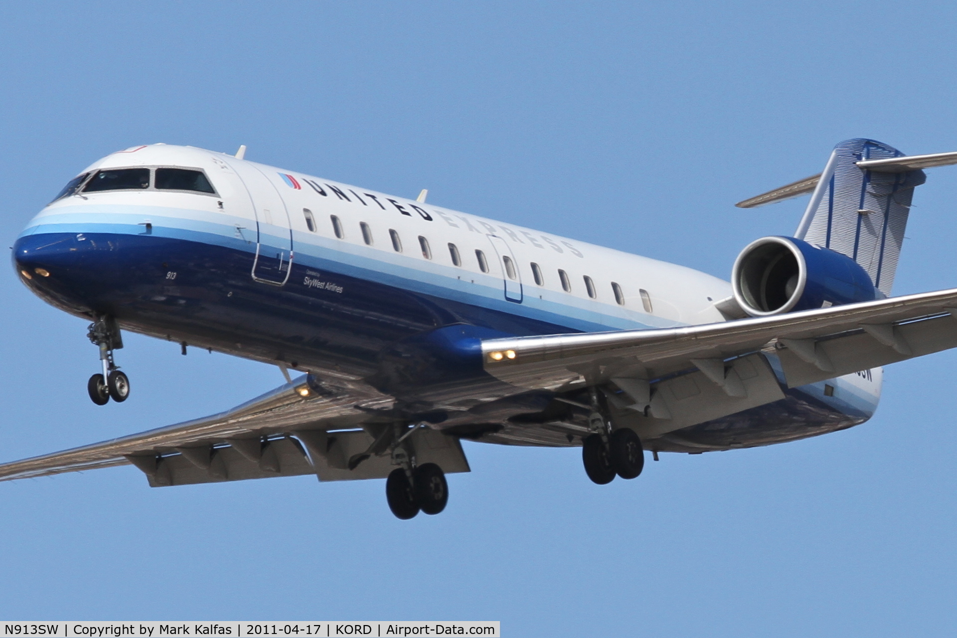 N913SW, 2001 Bombardier CRJ-200ER (CL-600-2B19) C/N 7597, SkyWest/United Express Bombardier CL-600-2B19, SKW6542 arriving from KSTL, RWY 28 approach KORD.