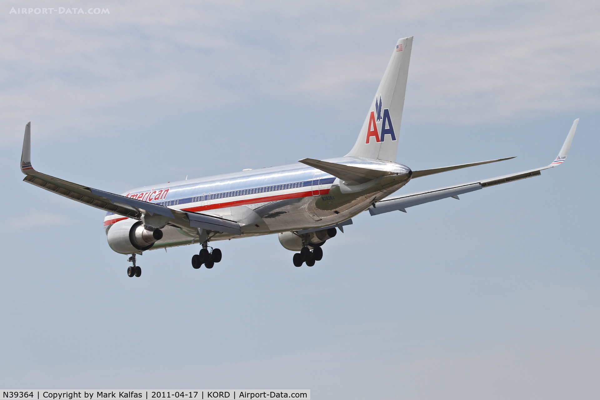 N39364, 1988 Boeing 767-323 C/N 24045, American Airlines Boeing 767-323, AAL111 arriving from LIRF (Leonardo da Vinci Int'l-Rome), RWY 28 approach KORD.