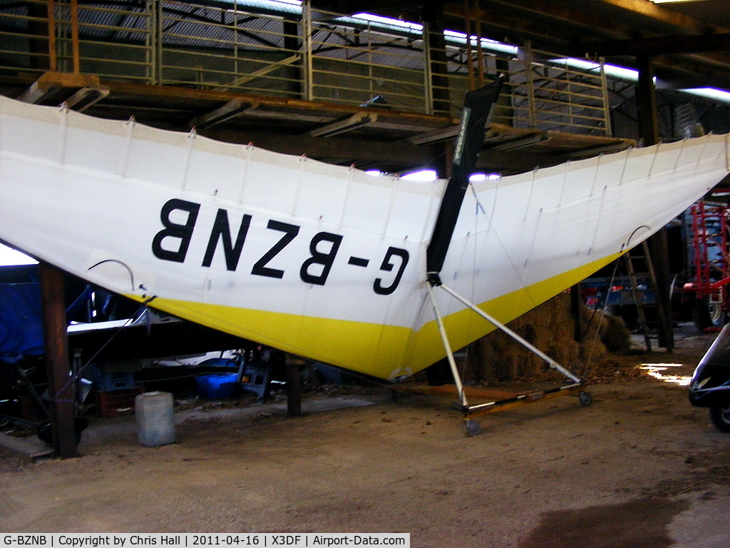 G-BZNB, 2000 Pegasus Quantum 15 C/N 7739, at Croft Farm, Defford