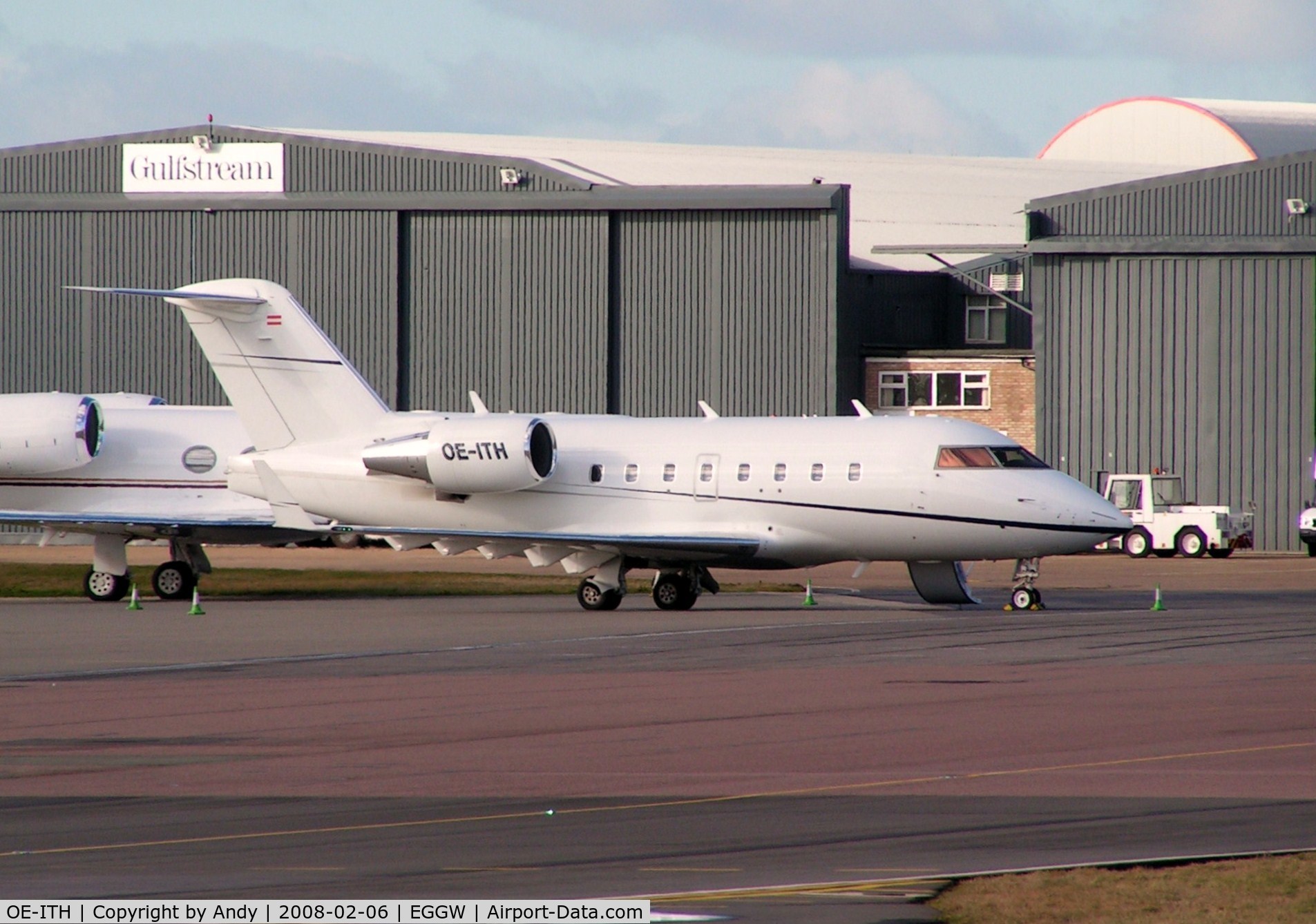 OE-ITH, 2005 Bombardier Challenger 604 (CL-600-2B16) C/N 5636, Visiting Luton