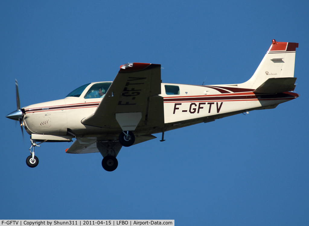 F-GFTV, Beech A36 Bonanza 36 C/N E-1640, Landing rwy 32L