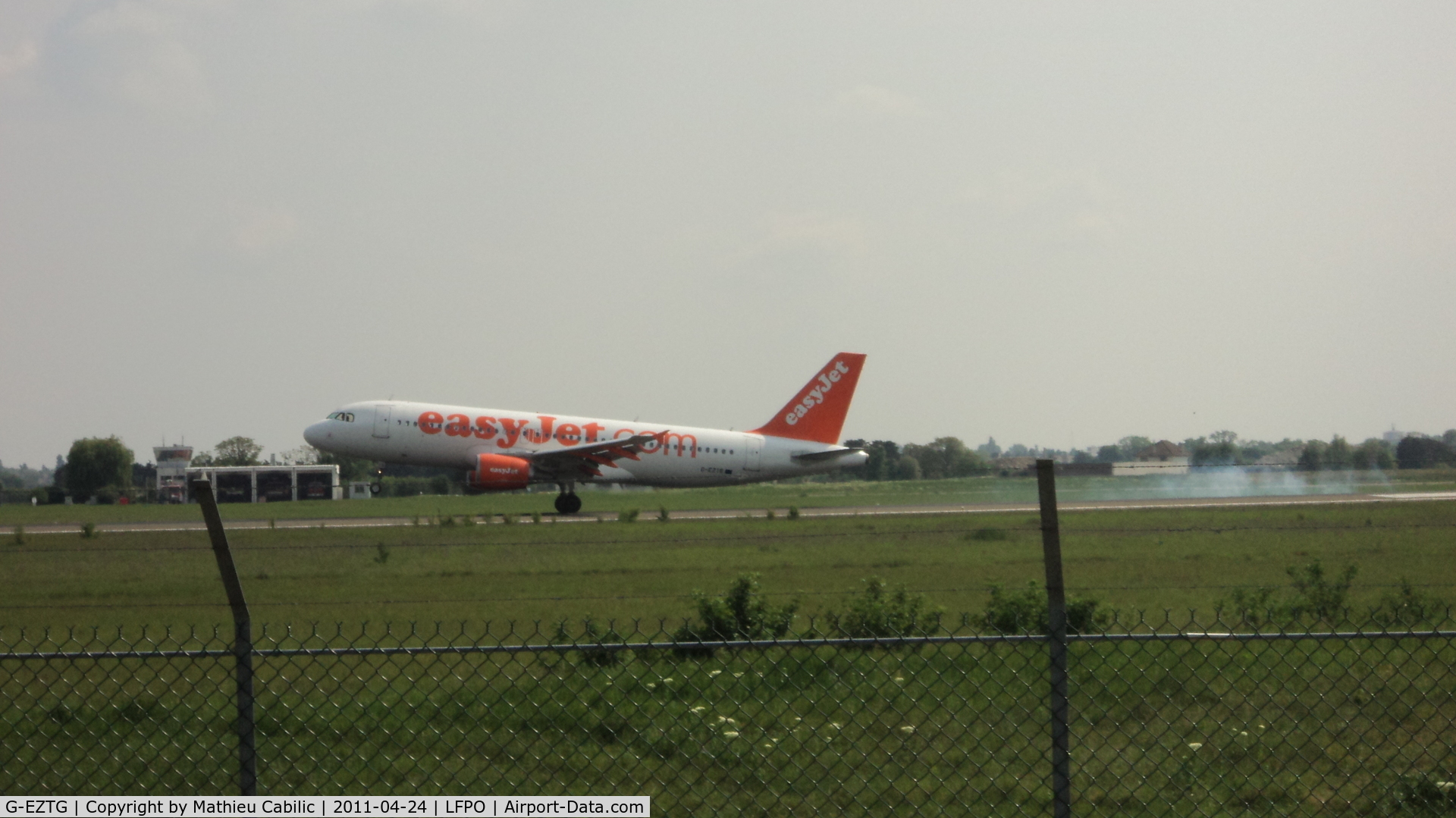 G-EZTG, 2009 Airbus A320-214 C/N 3946, Airbus A320-214 landing runway 06