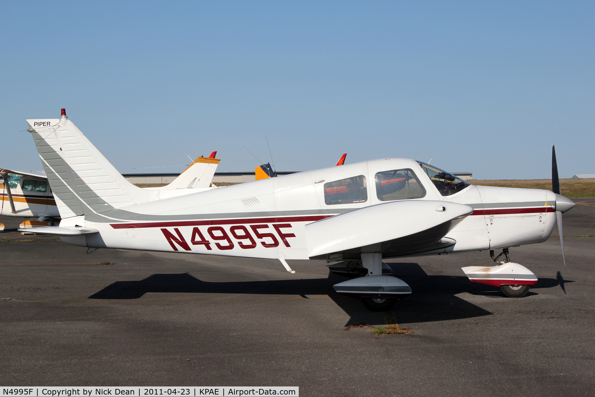 N4995F, 1976 Piper PA-28-140 C/N 28-7725040, KPAE/PAE