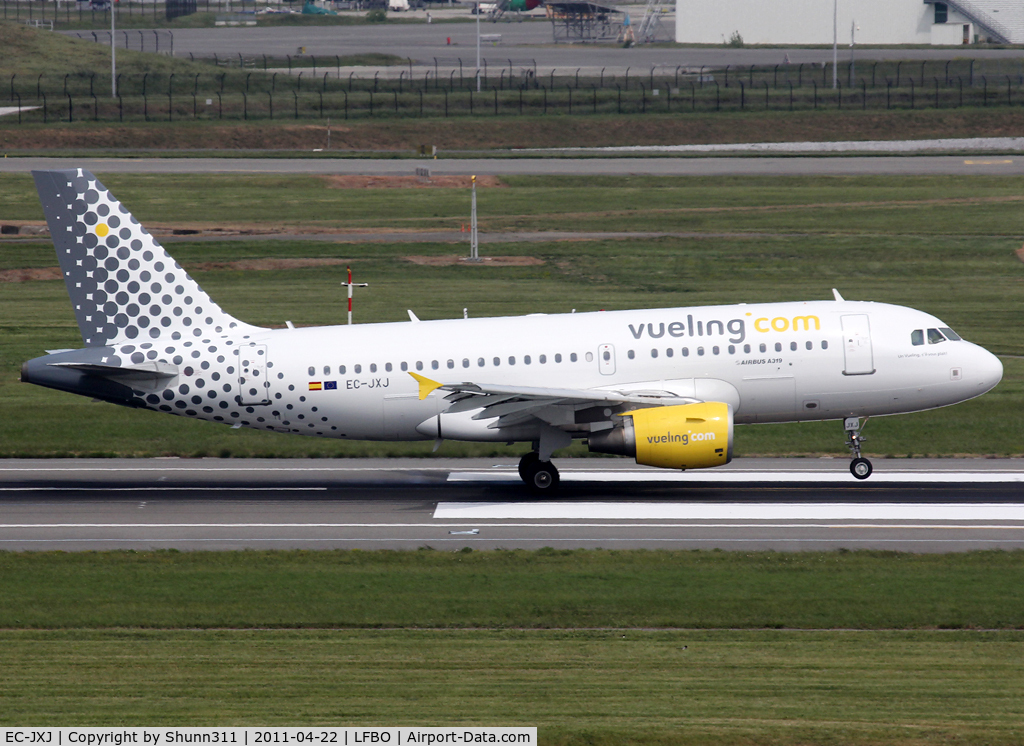 EC-JXJ, 2006 Airbus A319-111 C/N 2889, Landing rwy 14R