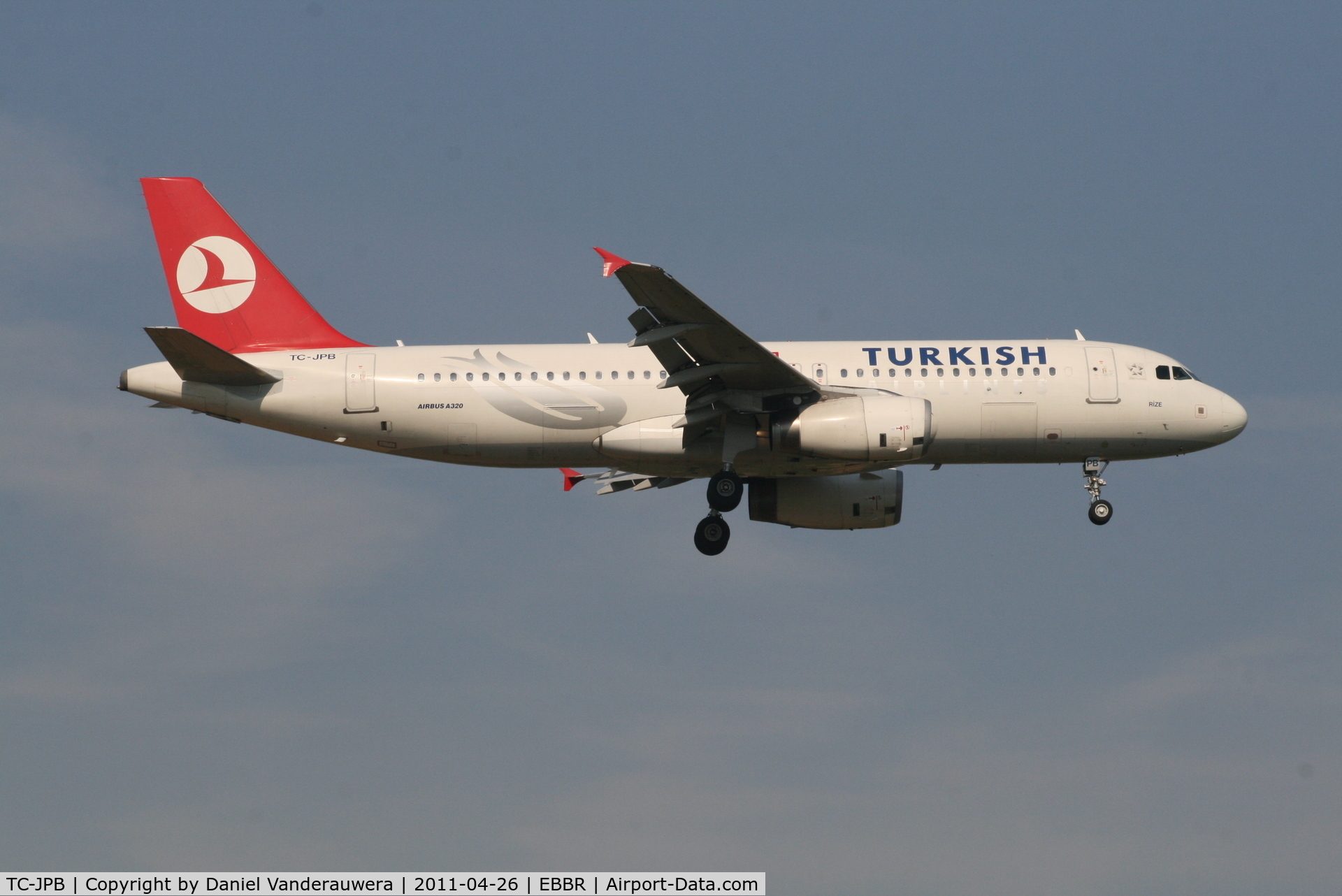 TC-JPB, 2005 Airbus A320-232 C/N 2626, Flight TK1937 is descending to RWY 02