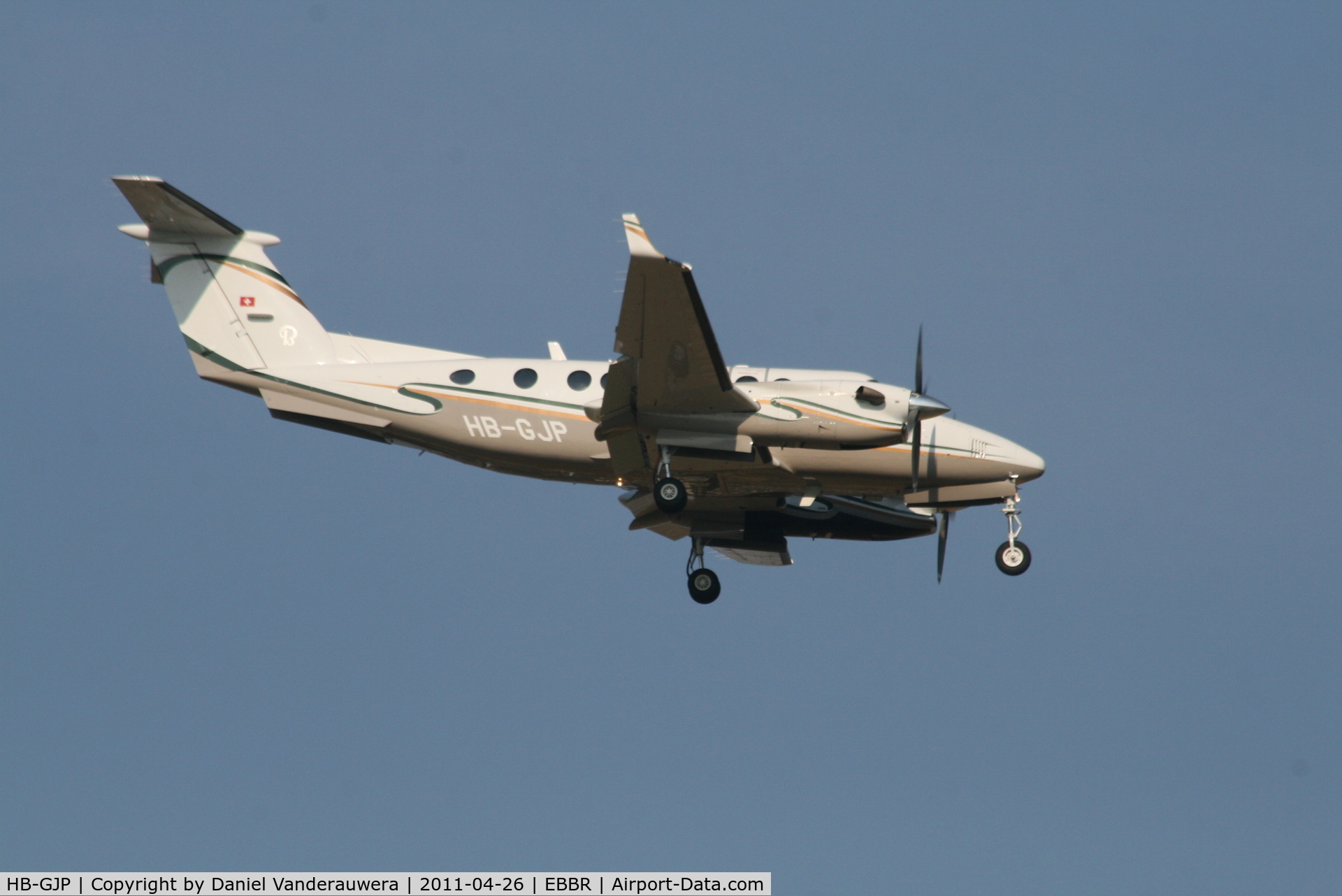 HB-GJP, 2006 Raytheon King Air 350 (B300) C/N FL-477, Descending to RWY 02