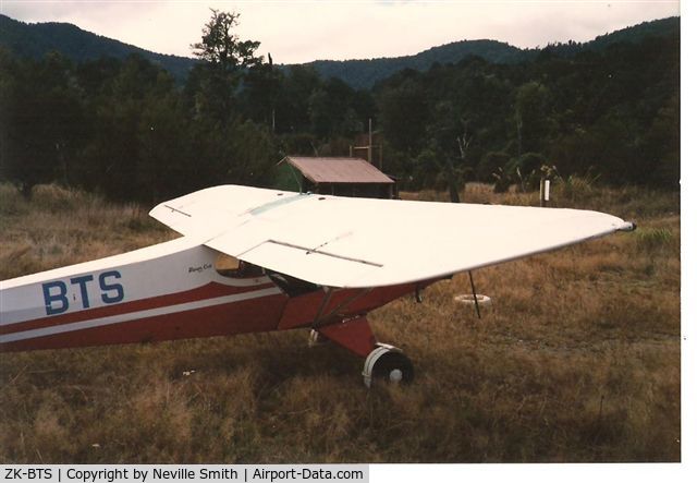 ZK-BTS, Piper PA-18-150 Super Cub Super Cub C/N 18-6201, ZK BTS  Lower Te Hoe River bushstrip 1989
