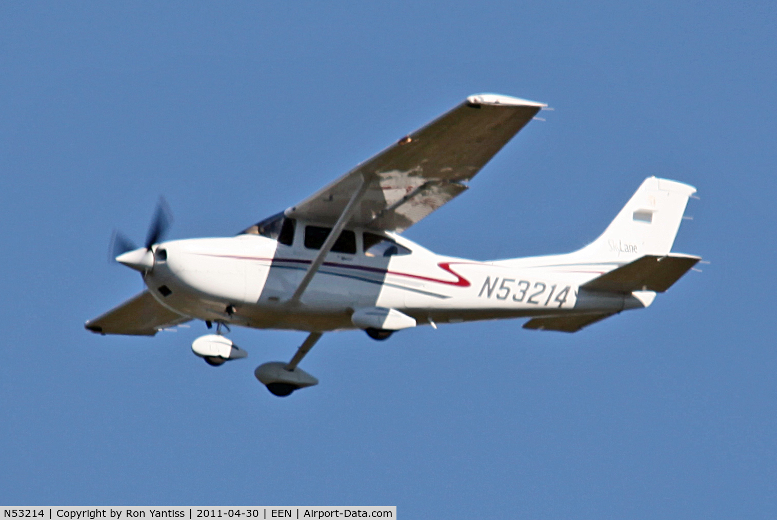 N53214, 2002 Cessna 182T Skylane C/N 18281171, On approach to Keene, NH at 1200 feet.