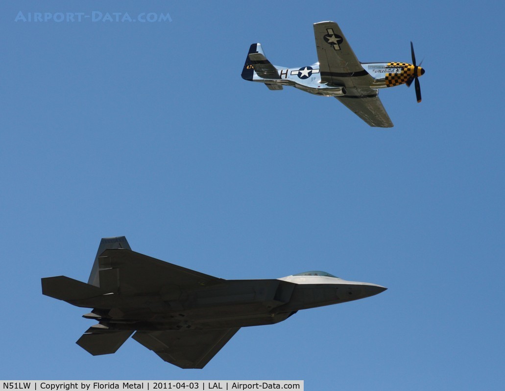 N51LW, 1962 North American P-51D Mustang C/N 122-41037, Little Witch with F-22
