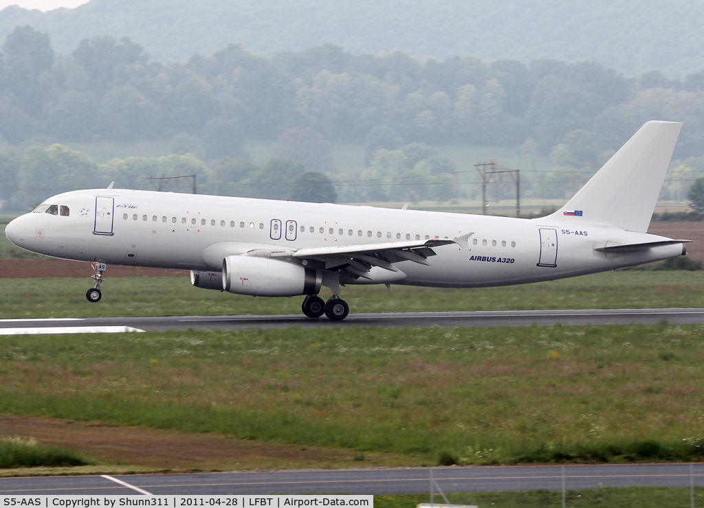 S5-AAS, 1993 Airbus A320-231 C/N 444, Landing rwy 20