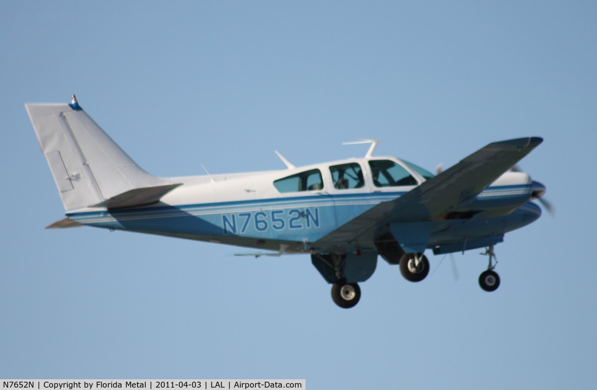 N7652N, 1968 Beech 95-B55 (T42A) Baron C/N TC-1147, Beech 55